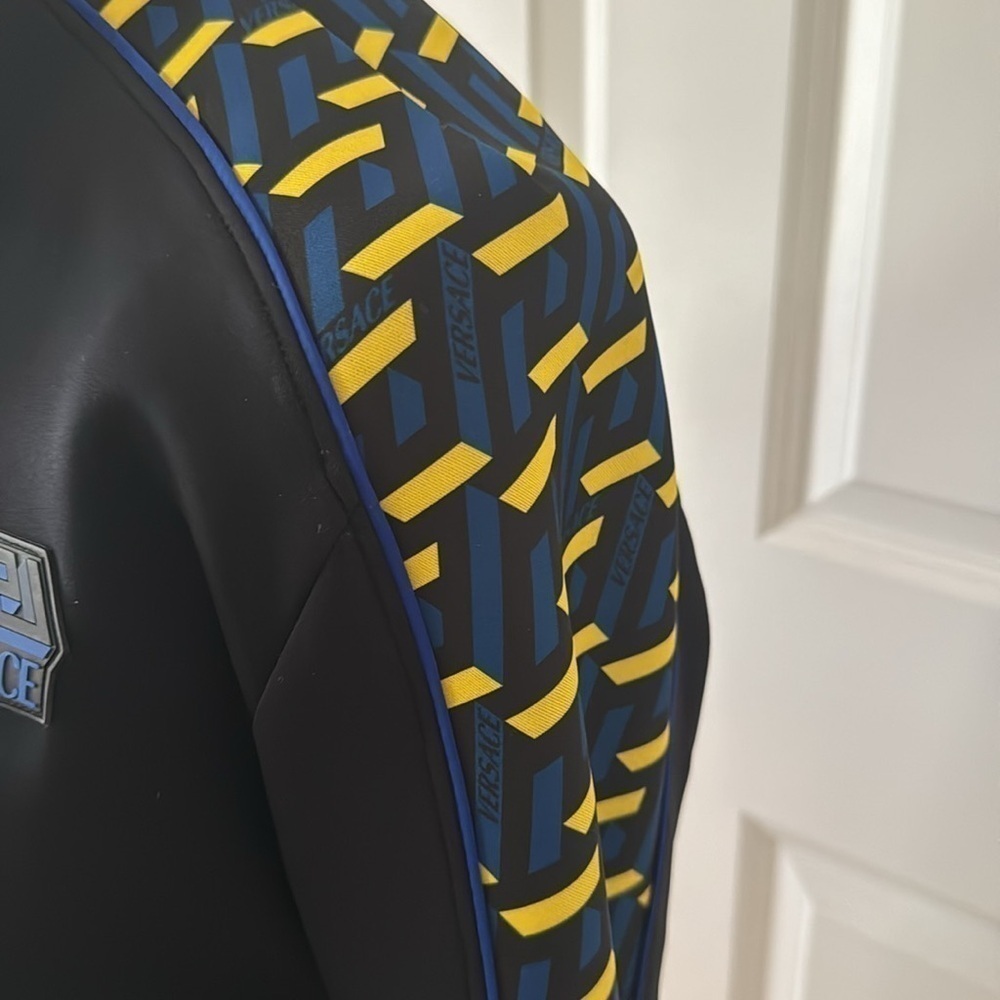 Versace women’s track jacket size 3 - Picture 3 of 6
